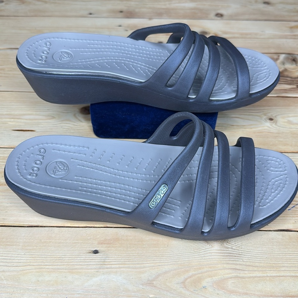 CROCS Dark Gray Strappy Sandals Sz 7W - Picture 5 of 7
